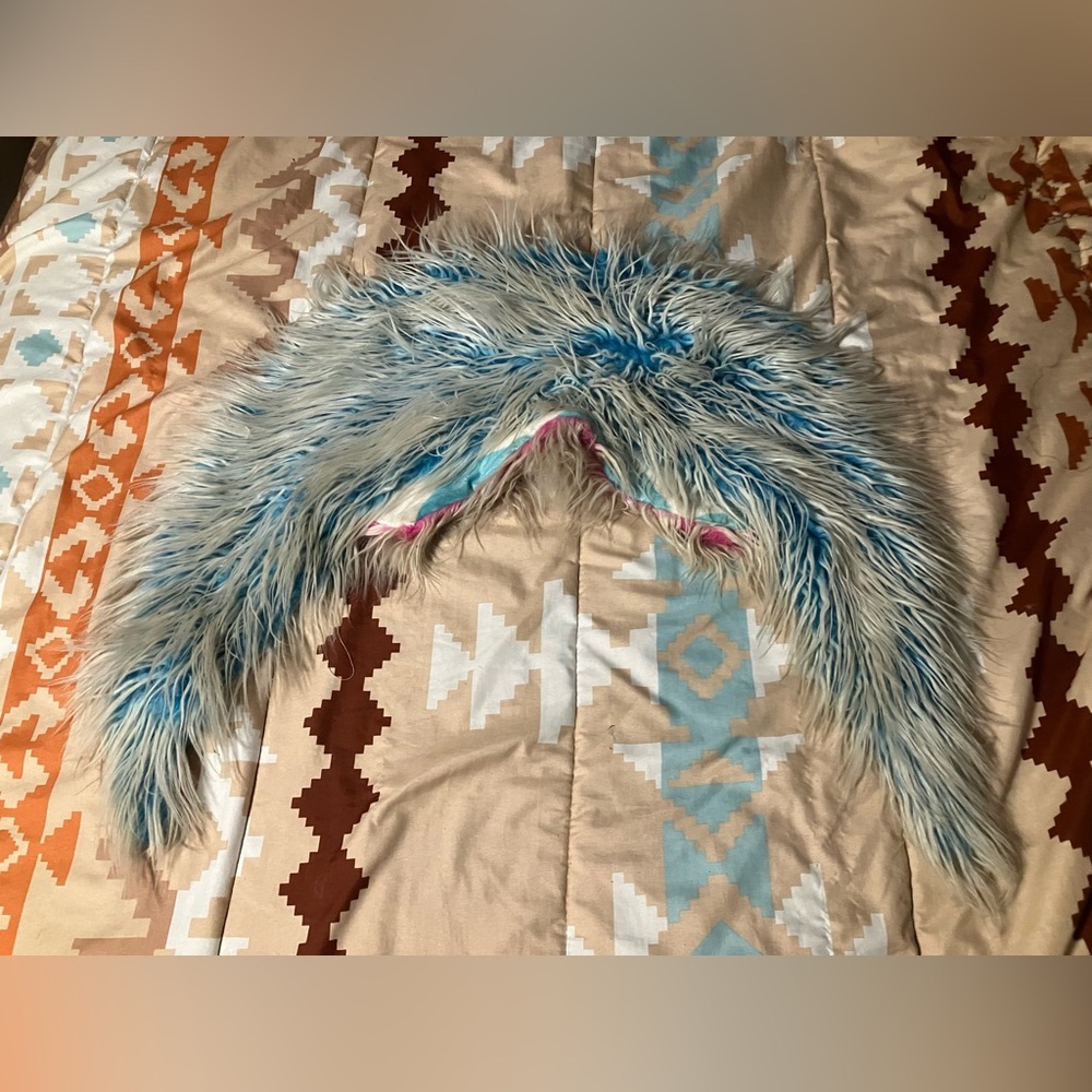 Spirthoods style faux fur blue white & grey wolf shoulder shawl Ravewear